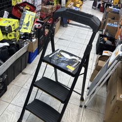 Gorilla Ladders 3-Step Pro-Grade Steel Step Stool, 300 Ibs. Load Capacity Type IA Duty Rating (9ft. Reach Height)