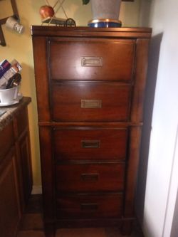 Dresser set