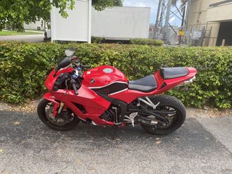 Honda Cbr 600rr motorbike 2015 clean title selling cheap cbr600