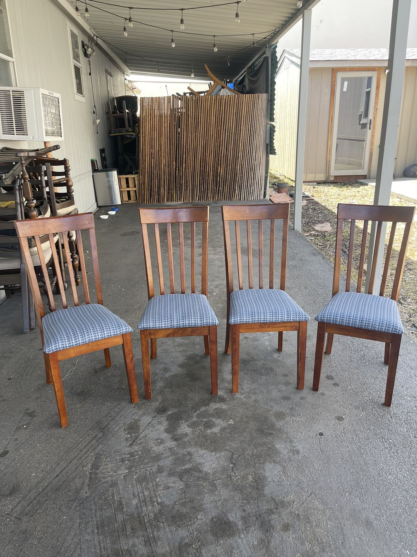 4 Sillas 🪑 Recién Tapizadas