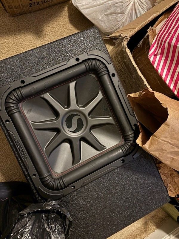 Kicker Solobaric Square 12 & Kicker 1600 Watt Amplifier