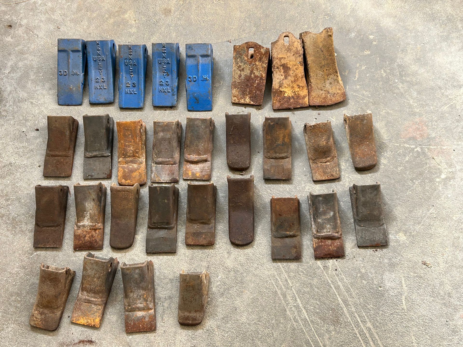 Heavy Equipment Teeth.