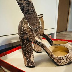 Stylish block-heel sandals with a chic snakeskin