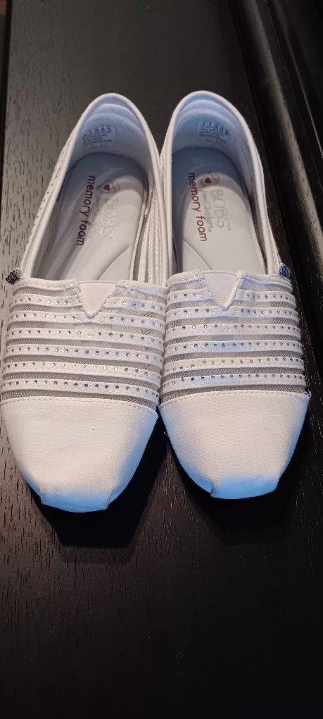 BOBS Skechers White Slip On Womens Shoes Size 9