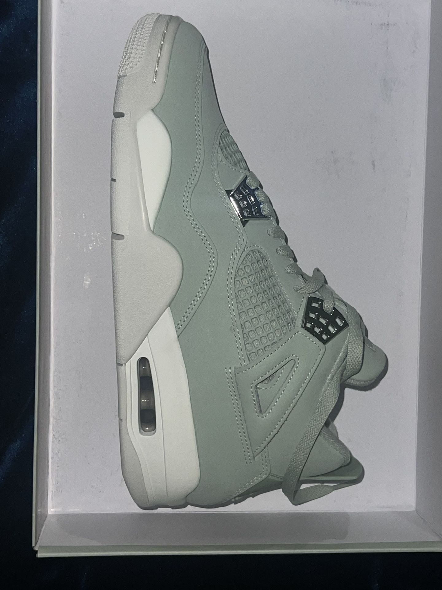 Jordan 4( Never Worn)