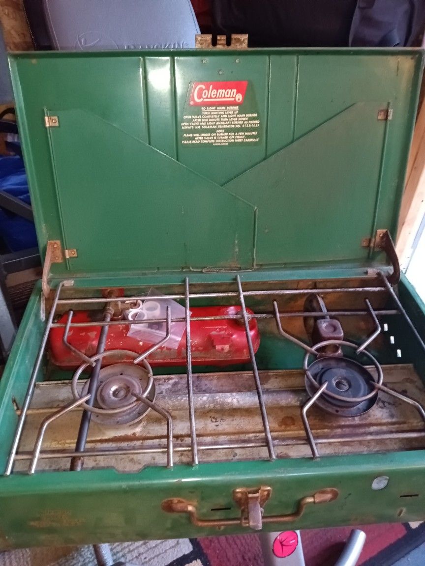 COLEMAN ANTIQUE CAMPING STOVE