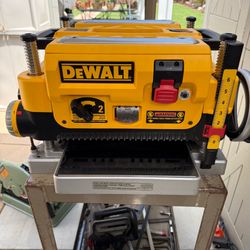DEWALT DW735 13-in W 15.0 -Amp Benchtop Planer