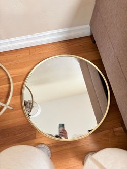 Round Wall Mirror with Gold Frame