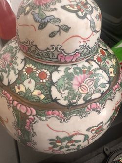 Oriental Pink & Green 8.5"T Vase/ Ginger Jar with Lid & Wood Base Made in Macau