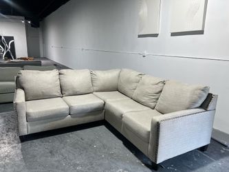 SECTIONAL COUCH Y