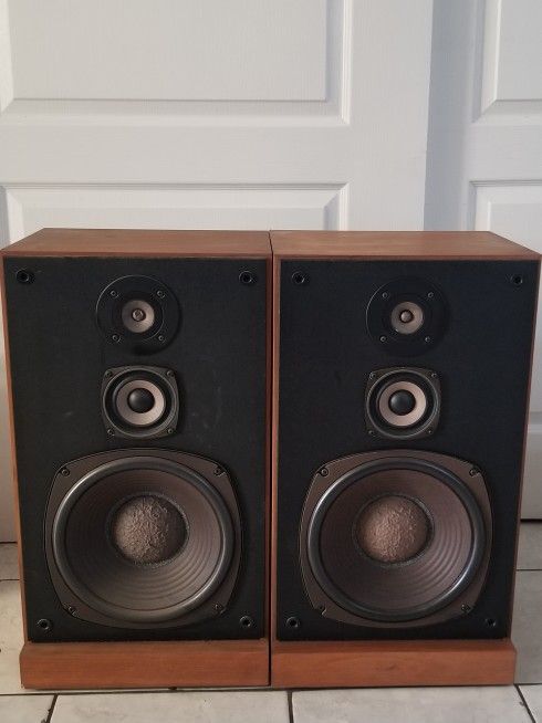 Realistic Optimus 25 Speakers Great Shape