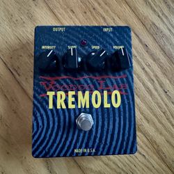 Voodoo Lab Tremolo Guitar Pedal