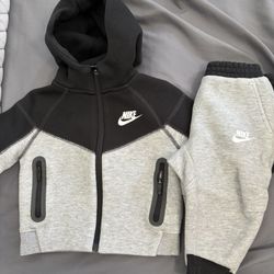 Nike Tech Out Fit 