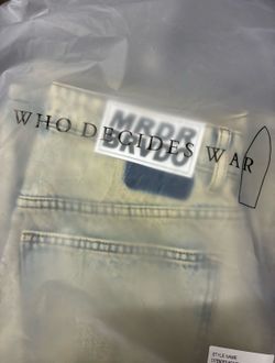 Who decides war size 30 jeans