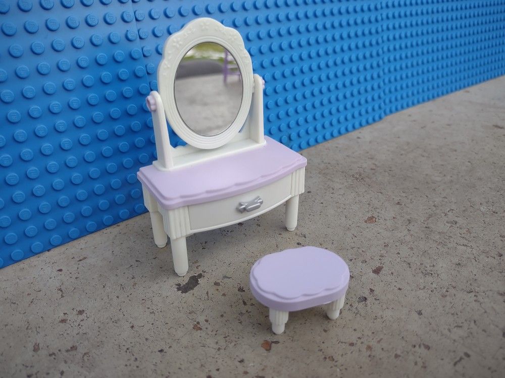 Sylvanian Families Calico Critters Furniture Purple Vanity With Stool