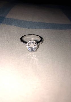 Just in time for valentines beautiful size 4 ring new