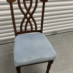Dining room table/chairs