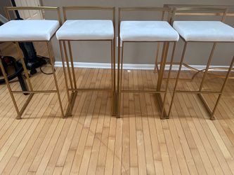 Set of 4 Modern bar stools orig price 550
