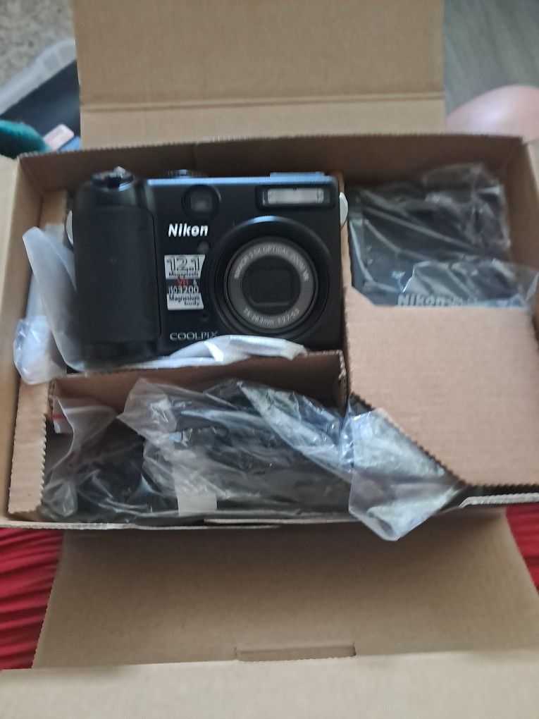 NIKON P5100