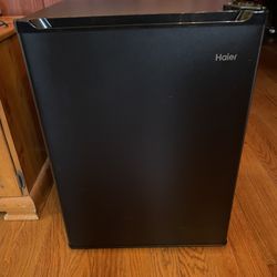 Haier Mini Refrigerator/ Freezer 2.7 