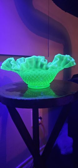 Vintage Fenton Emerald Green Opalescent Uranium Hobnail Bowl