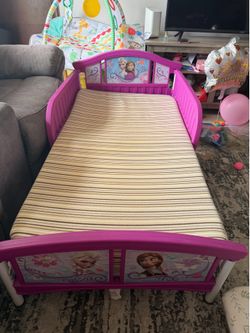 Frozen toddler bed with Mattress!