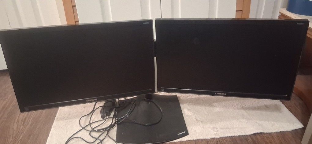 X2 samaung 21.5" computer monitor screens & Ergotron billet aluminum DS100 Dual-Monitor Desk Stand