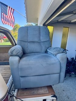 Cloth Electric Recliner – Good Condition!