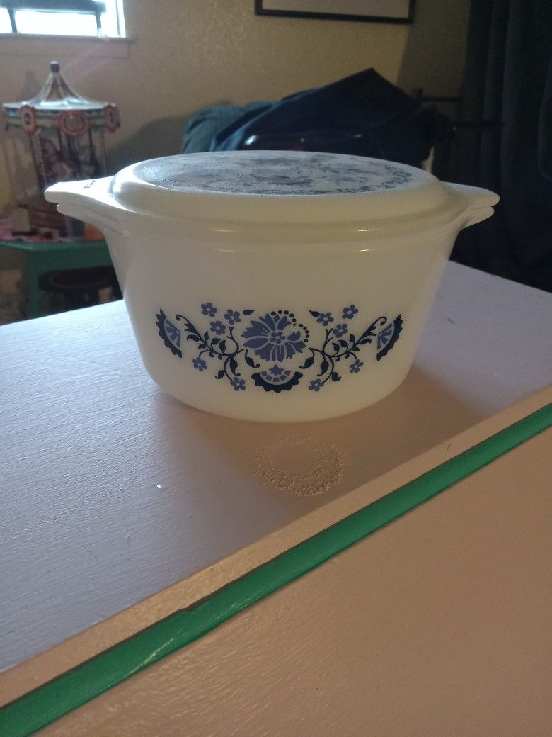 Rare Vintage Pyrex Casserole Dish