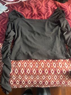 Black long sleeve crop top