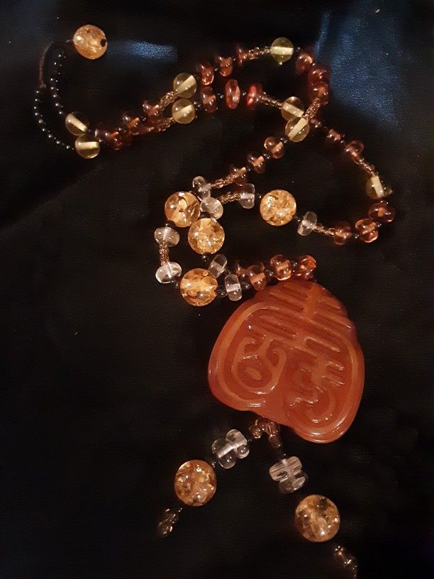 Bakelite & Lucite  CHINESE PENDANT Necklace 