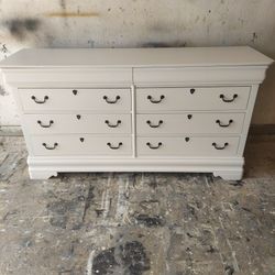 DRESSER- 8 Drawers 