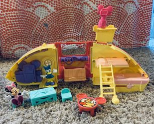 Minnie Mouse and Daisy Duck’s Camper