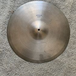 Zildjian 18” Medium Ride- Good Condition
