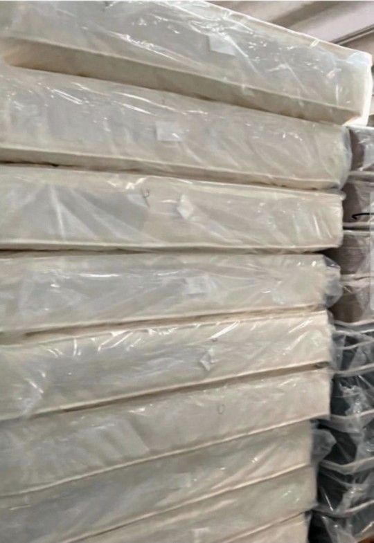 Mattresses/colchones (Read description)