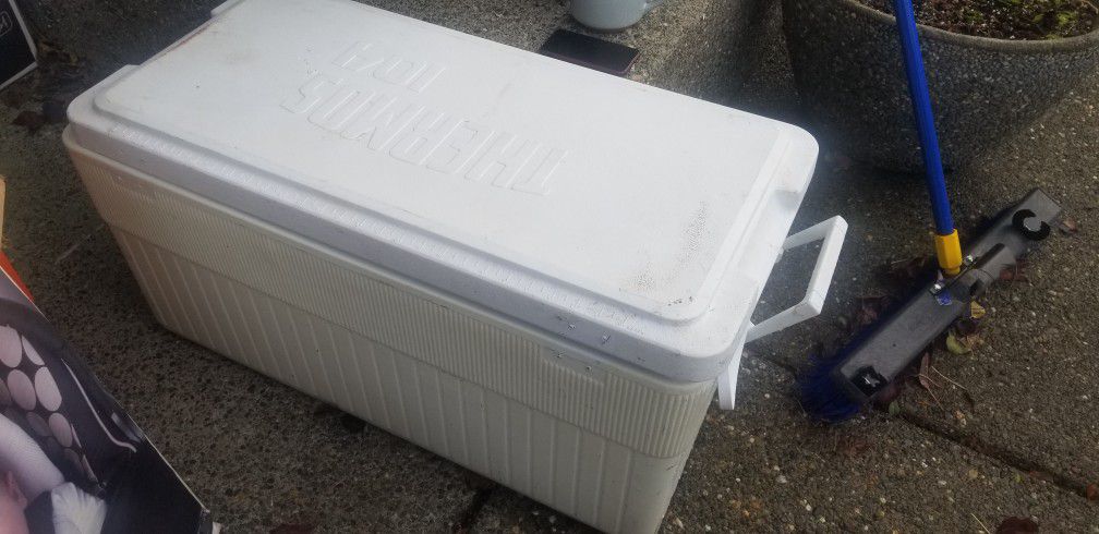 Large White Cooler. Great Condition
