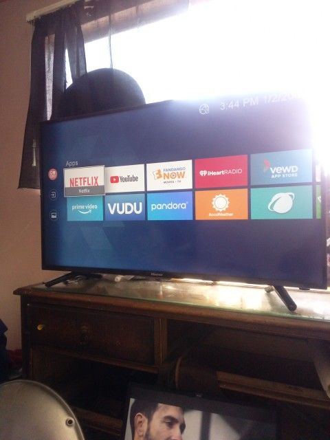 Flat Screen TV 40 Inch W/Remote