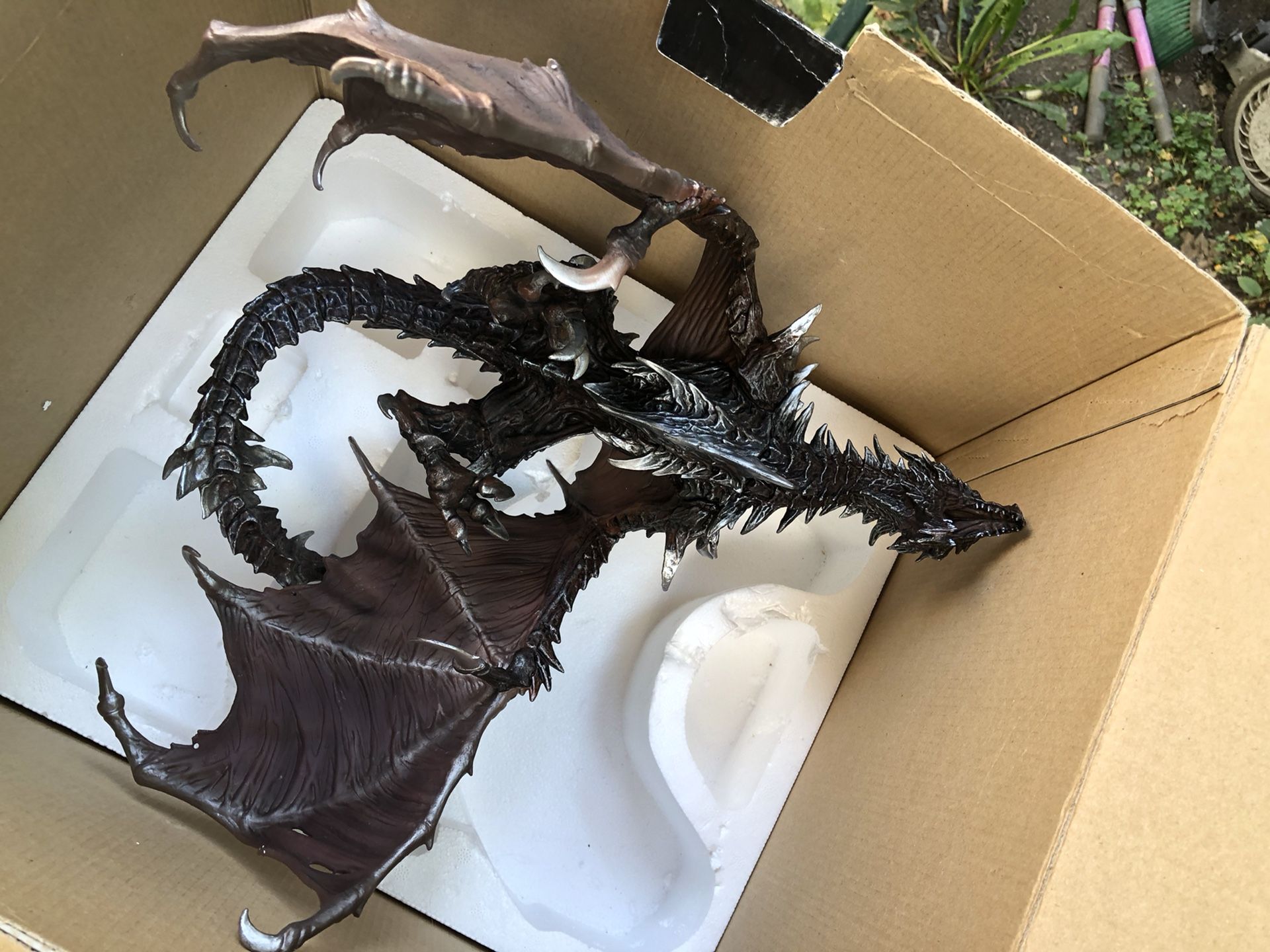 Skyrim Dragon Statue 