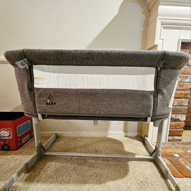 Bedside Bassinet Including Mattress (Barely Used)