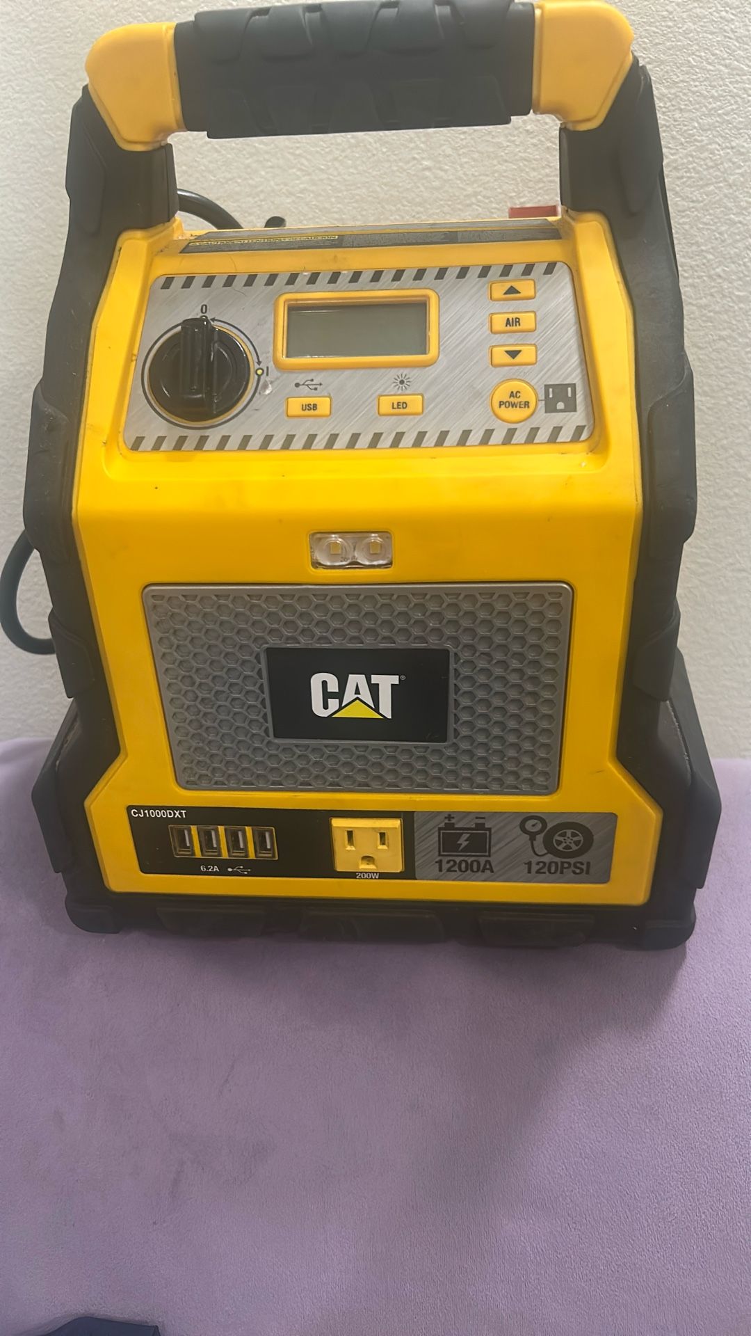 CAT CJ1000DXT, Jump Starter