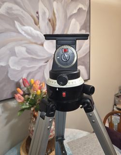 Bushnell Voyager tripod