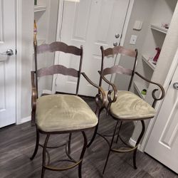 2 Metal Rotating Bar Stools With Upholstery 