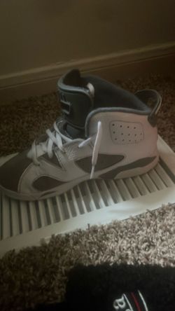 Selling  jordans and size 3Y