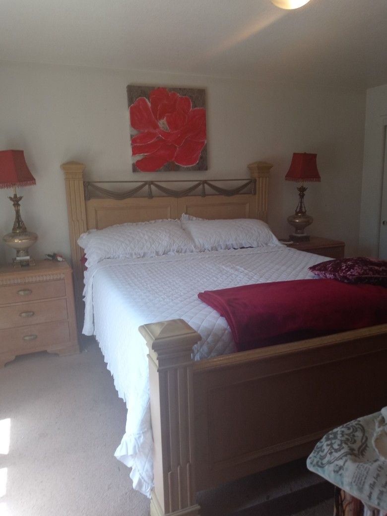 cal king bed frame And 2 Cajoneras