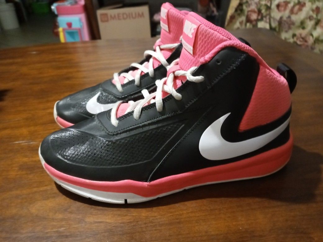 Youth Nike Team Hustle D7 Basketball Shoes