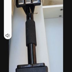 New Carpet Knee Installer