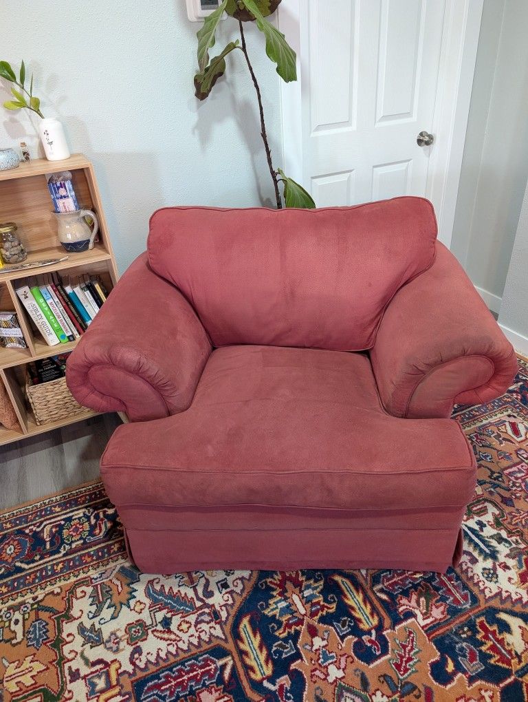 Cozy Red Lounge Chair
