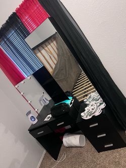 Girls vanity