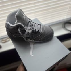 Wolf grey 5’s size 6