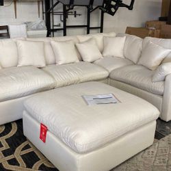 New Luxury Performance Cloud 5 Piece Modular Sectional Couch! Free Delivery 🚚 ! Financing Available !!